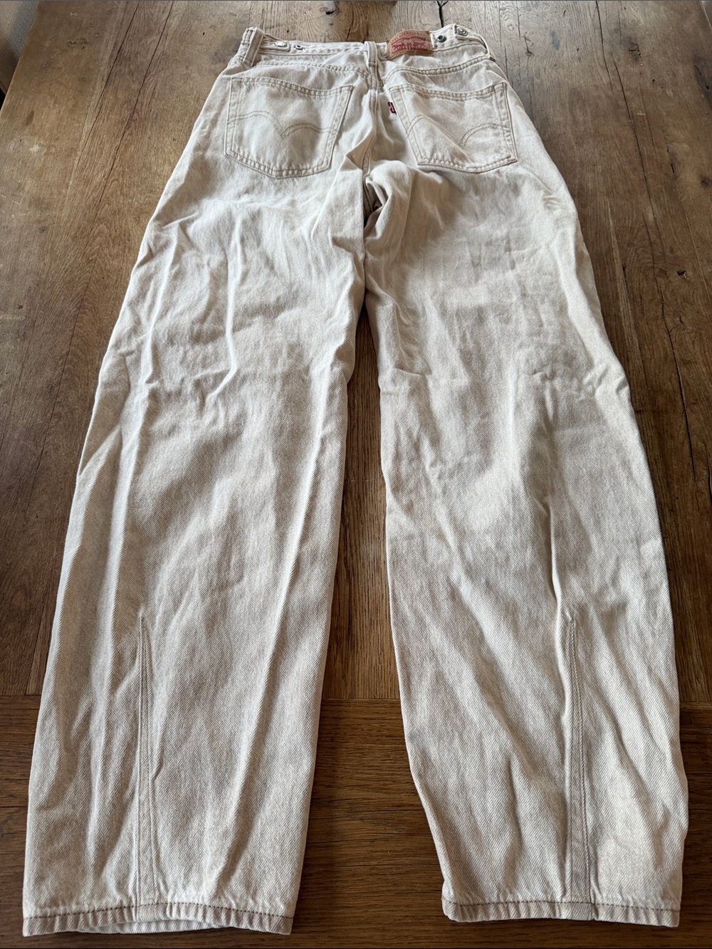Levi's Cinch Barrel Leg Jeans Cream Size 27